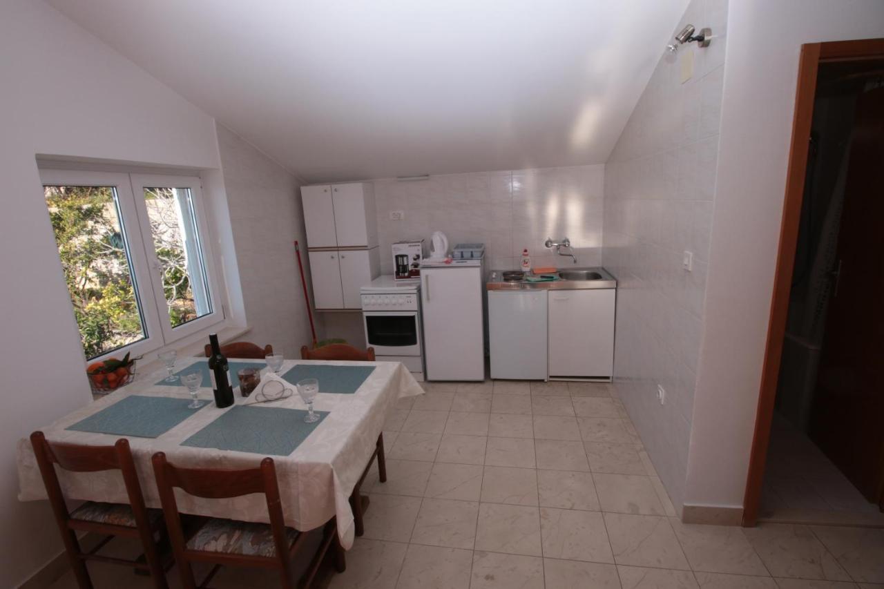 Apartmani Damir Livajic Omiš Esterno foto